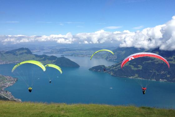 Gleitschirmfliegen - über die Innerschweizer Alpen | 15 Minuten  