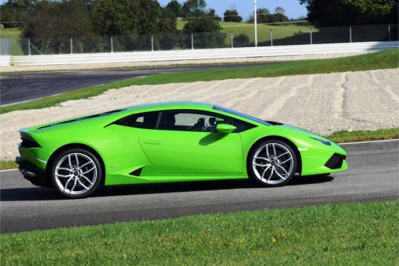 Lamborghini Huracan - 4 Runden auf der Rennstrecke + 1 gratis Runde 1 