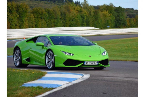 Lamborghini Huracan - 4 Runden auf der Rennstrecke + 1 gratis Runde 3 