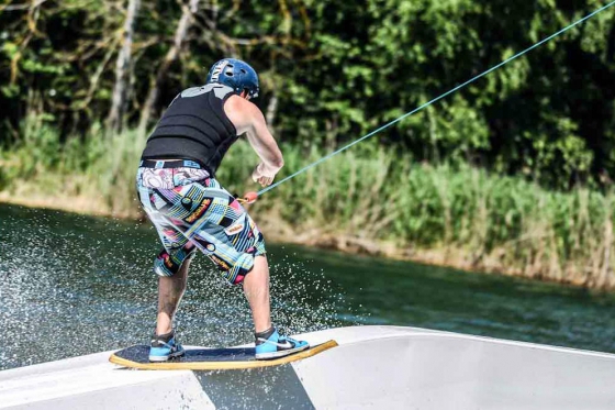 Téléski nautique 1h - Matériel + Repas inclus 5 