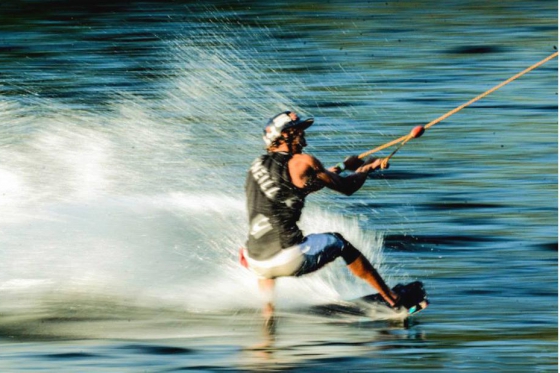 Téléski nautique 2h - Matériel + Repas inclus  