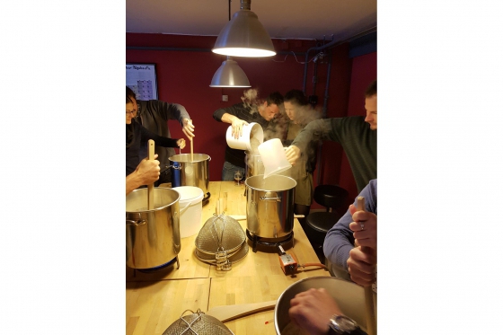 Cours de brassage pour 2 - Inclus: bière à volonté, fondue et 4-5 litres de votre propre bière 5 