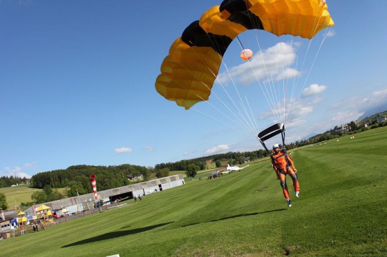Saut en parachute pour débutant - avec cours d'entraînement pour saut en solo. 2 
