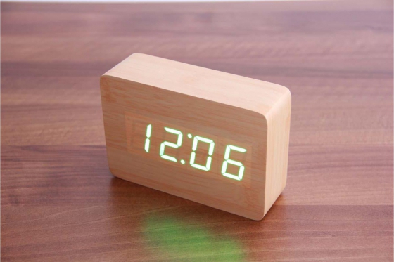 Réveil LED en bois The Player - bambou  
