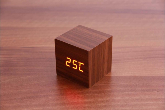 Wooden LED Wecker - The Tiny braun 1 