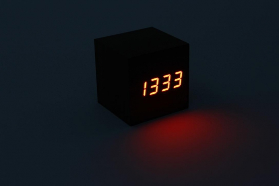 Wooden LED Wecker - The Tiny braun 3 