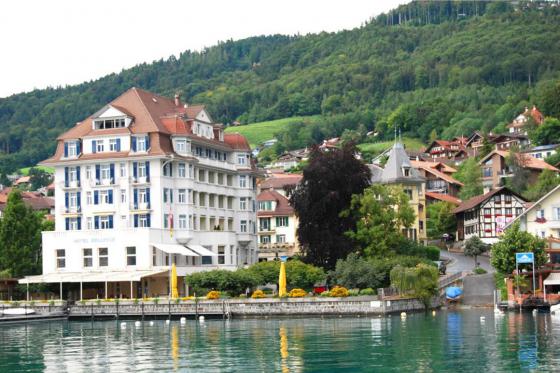 Séjour au bord du lac de Thoune - Nuit en loveroom, dîner aux chandelles et bouteille de Prosecco inclus 3 