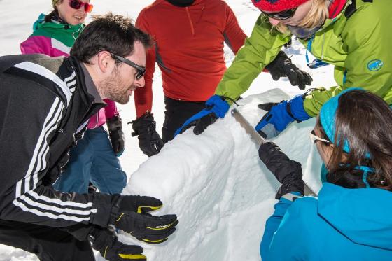 Iglu Übernachtung - im selbst gebauten Iglu 4 