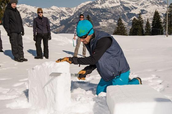 Iglu Übernachtung - im selbst gebauten Iglu 5 