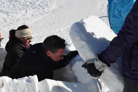 Iglu Übernachtung - im selbst gebauten Iglu 7 
