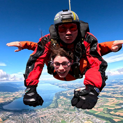 Saut en parachute, à Yverdon-les-Bains (VD)