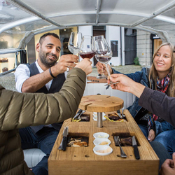 Barbecue eTukTuk City-Tour , «heisser Stein» mit Wein für 4