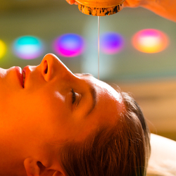 Shirodhara für Sie & Ihn, Traditioneller Ayurveda Stirnguss