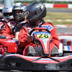 Session de Karting, Le circuit est à vous!