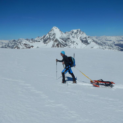 Schneeschuh Tour und Schlitteln, mit dem Freeride Alpin Schlitten