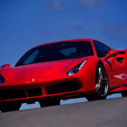 Ferrari 488 GTB , 5 tours sur le circuit du Laquais 