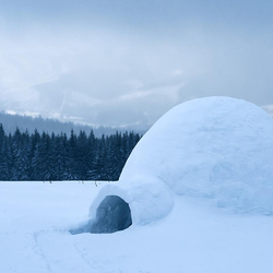 Iglu Übernachtung, im selbst gebauten Iglu inkl. Schneeschuhtour