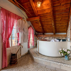 Privat-Wellness in eigener Suite, inkl. Übernachtung in der Chalet Alpenglut Suite & 3-Gang Menü