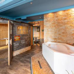 Privat-Wellness in eigener Suite, inkl. Übernachtung in der Route 66 Suite & 3-Gang Menü