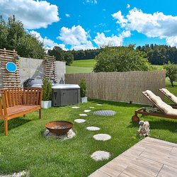 Maisonnette privatisée,  avec jardin, jacuzzi et petit-déjeuner (dimanche à jeudi)