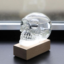 Storm glass en forme de crâne, prévisions météorologiques mystiques