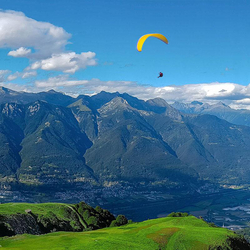 Parapendio sopra il Ticino, Circa 10 minuti di volo dal Monte Tamaro