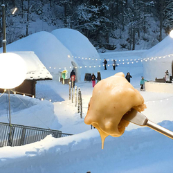 Menu Fondue dans un igloo, Pour 2 personnes, au Village des Neiges à Leysin