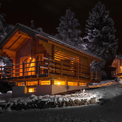 Séjour romantique dans un chalet, 2 nuits avec petits déjeuners & 1 heure de jacuzzi inclus