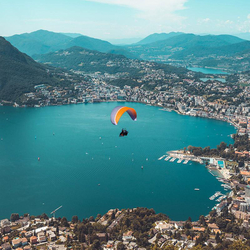 Parapente au Tessin, Repas du midi ou du soir dans un grotto inclus | 2 personnes
