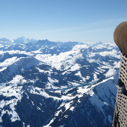 Montgolfière dans les Alpes, env. 3-4h de vol à 5'000 mètres d'altitude