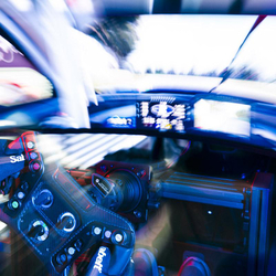 Rennsimulator Driving Experience, 30 Minuten für 1 Person