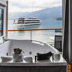Übernachtung mit Whirlpool , ausfahrbarer Pool im Zimmer, Dinner & Frühstück im 3* Hotel
