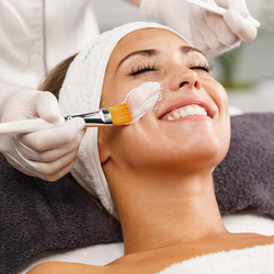 Gesichtsbehandlung Let's Go, Tiefenreinigung mit Enzympeeling