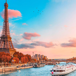 Escapade romantique à Paris, Nuit, jacuzzi & croisière sur la Seine