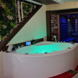 Escapade romantique, Nuit avec spa privatif, petit déjeuner et bouteille de Prosecco