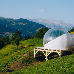 Séjour en Bubble Suite, pour les amoureux des étoiles avec lac de baignade pour 2 personnes