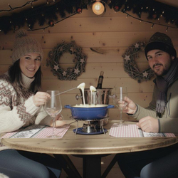 Fondueplausch in Zürich für 2, im Winterdorf mit Welcome-Drink 