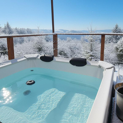 Séjour spa romantique, avec jacuzzi privatif & bouteille de champagne, pour 2 personnes