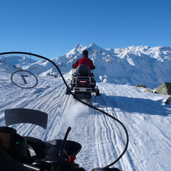 Snowmobile & Helikopter, VIP Adventure Package inkl. Lunch