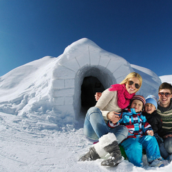Iglu Übernachtung Family, für 2 Erwachsene und 2 Kinder inkl. Fondue & Schneeschuhtour