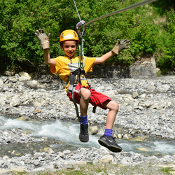 Abenteuerpark  , Für 2 Erwachsene und 1 Kind 