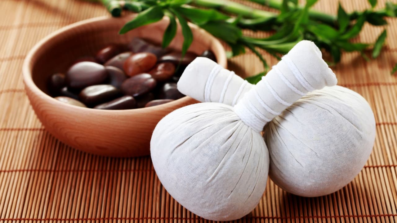 Botanical tampon treatment, Massage with aromatic herbs |  Gifts24